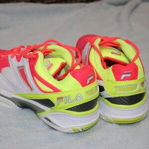 Women's Fila Sentinel tennis court shoe. size 8. New.